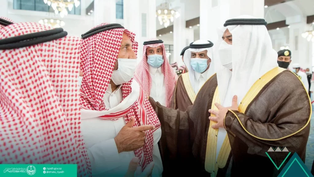 أمير الرياض بالنيابة يؤدي صلاة الميت على شهيد الواجب نايف بن فهد السهلي أمير الرياض بالنيابة يؤدي صلاة الميت على شهيد الواجب نايف بن فهد السهلي - منصة السهول