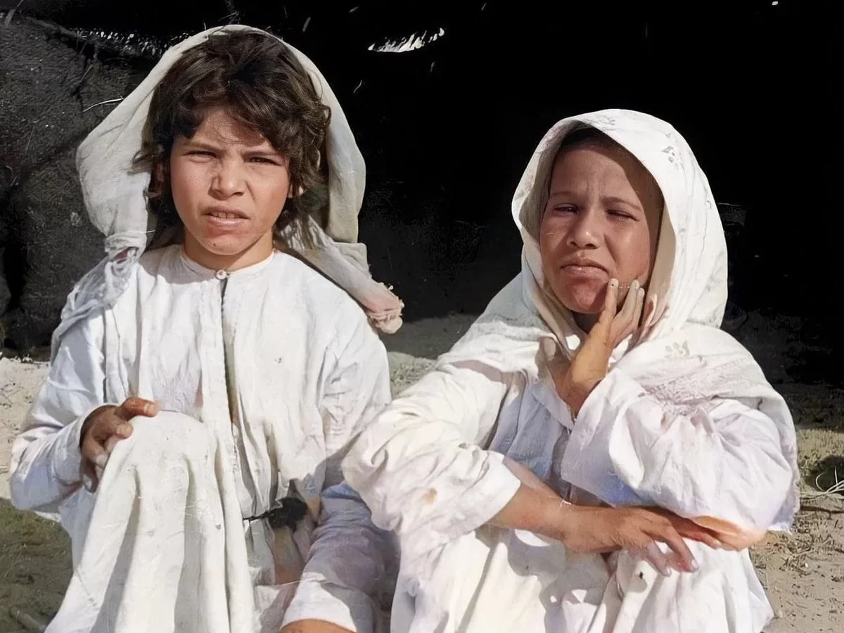 طفلان من قبيلة السهول
