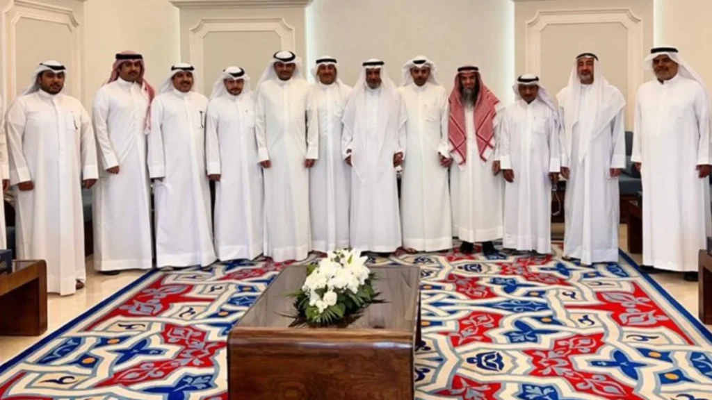 الدكتور طارق الحبيب يزور المهندس فلاح عبدالله ال خيوط السبيعي الدكتور طارق الحبيب يزور المهندس فلاح عبدالله ال خيوط السبيعي