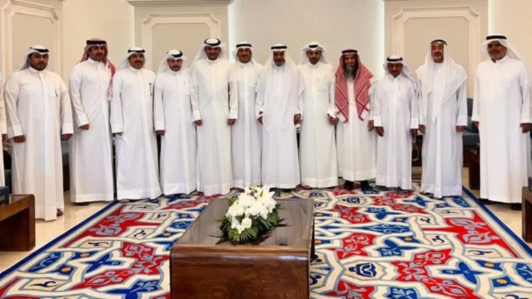 الدكتور طارق الحبيب يزور المهندس فلاح عبدالله ال خيوط السبيعي