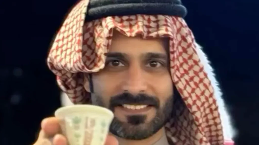 الشاعر صالح السهلي، كسر الفنجال بعد ما قهّوى طلال سعد الجلال، وعندما سُئل عن سبب الكسر، أجاب: “إنه رجل استثنائي، وهذي عادة عربية قديمة، الكفو محد يشرب عقب فنجاله.”