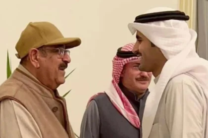 سلطان بن محمد السهلي وأمير دولة الكويت الشيخ مشعل الأحمد الجابر الصباح.