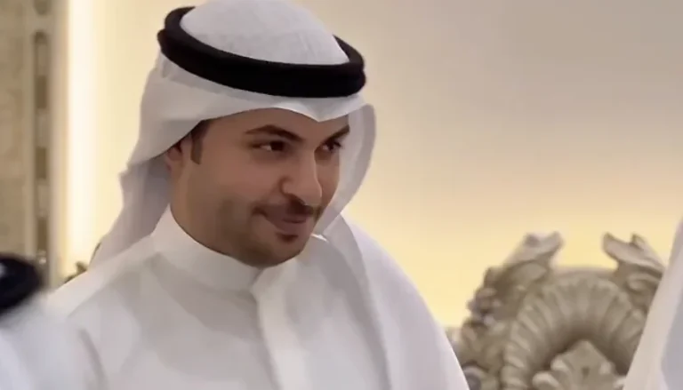 حفل تخرج الدكتور عبدالله عيد الفايز السهلي حفل تخرج الدكتور عبدالله عيد الفايز السهلي، مناسبة فخر واعتزاز بتتويجه بدرجة الدكتوراه، وسط أجواء مليئة بالفرح ومشاركة الأهل والأصدقاء احتفاءً بهذا الإنجاز العلمي المميز.