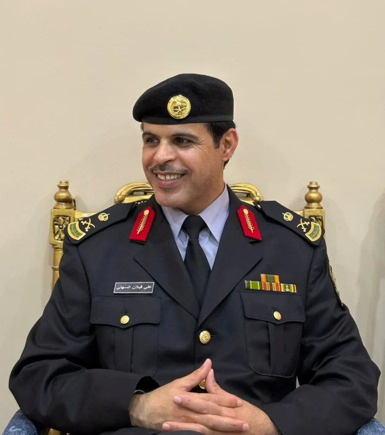 صدر الأمر الملكي الكريم بترقية علي قبلان فهيد آل محميد السهلي إلى رتبة لواء، وإحالته إلى التقاعد، وذلك بعد مسيرة مهنية حافلة بالعطاء والعمل في خدمة الوطن.