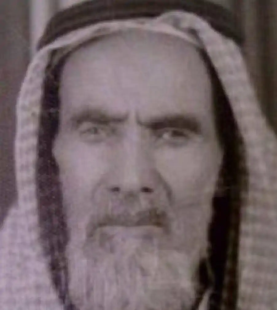 يُعد الشاعر مهدي بن مبارك بن محمد الصعبي السهلي من الأسماء المعروفة، وقد قال هذه الأبيات أثناء وجوده في نجران في إحدى الغزوات مع الملك عبدالعزيز: