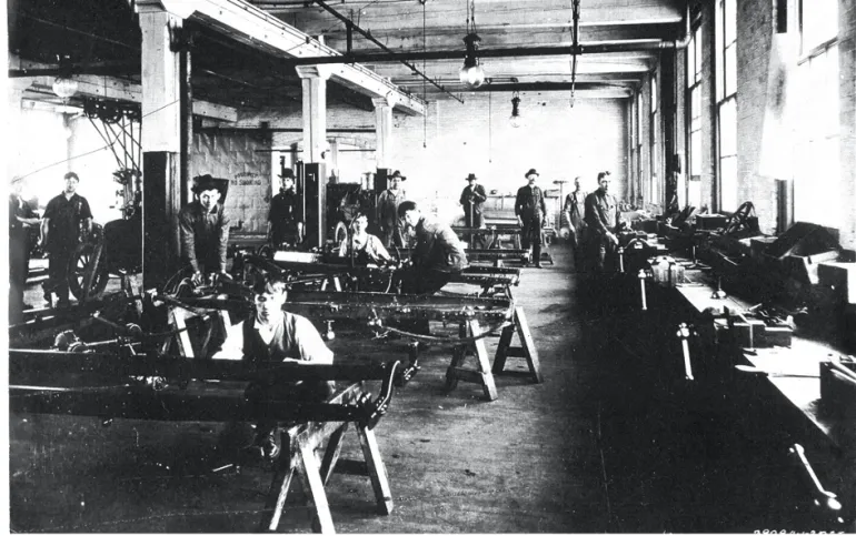 داخل أحد مصانع شركة فورد في عهد هنري فورد