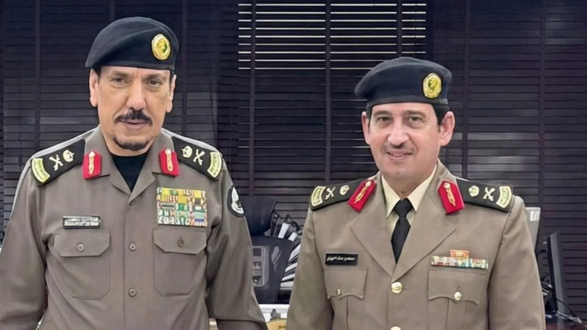 مدير شرطة الرياض يقلد سعادة العميد سعود بن مهنا بن شخيتل القباني رتبة لواء