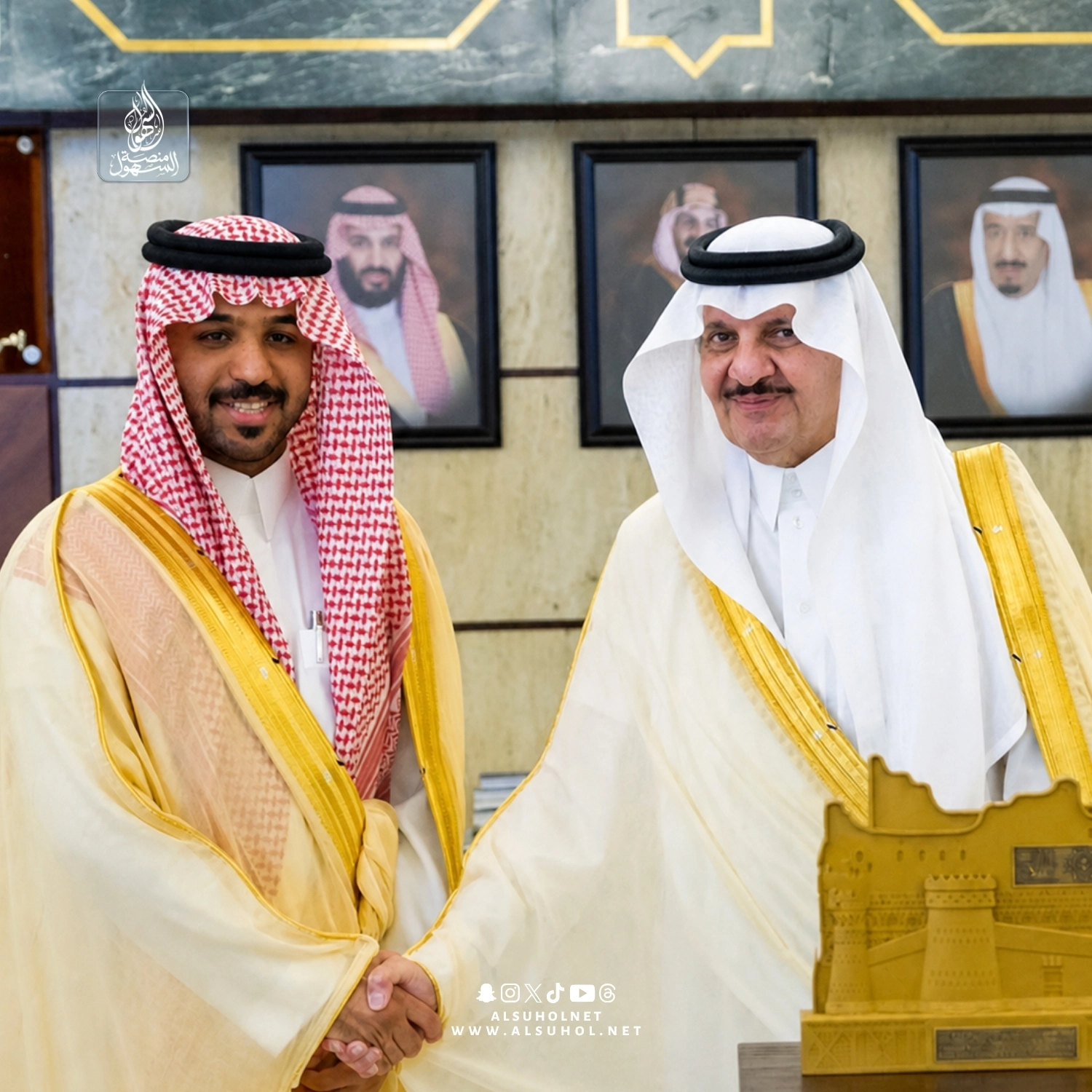 تكريم سمو أمير المنطقة الشرقية الأمير سعود بن نايف بن عبدالعزيز للإعلامي محمد بن فراج الحدجان السبيعي