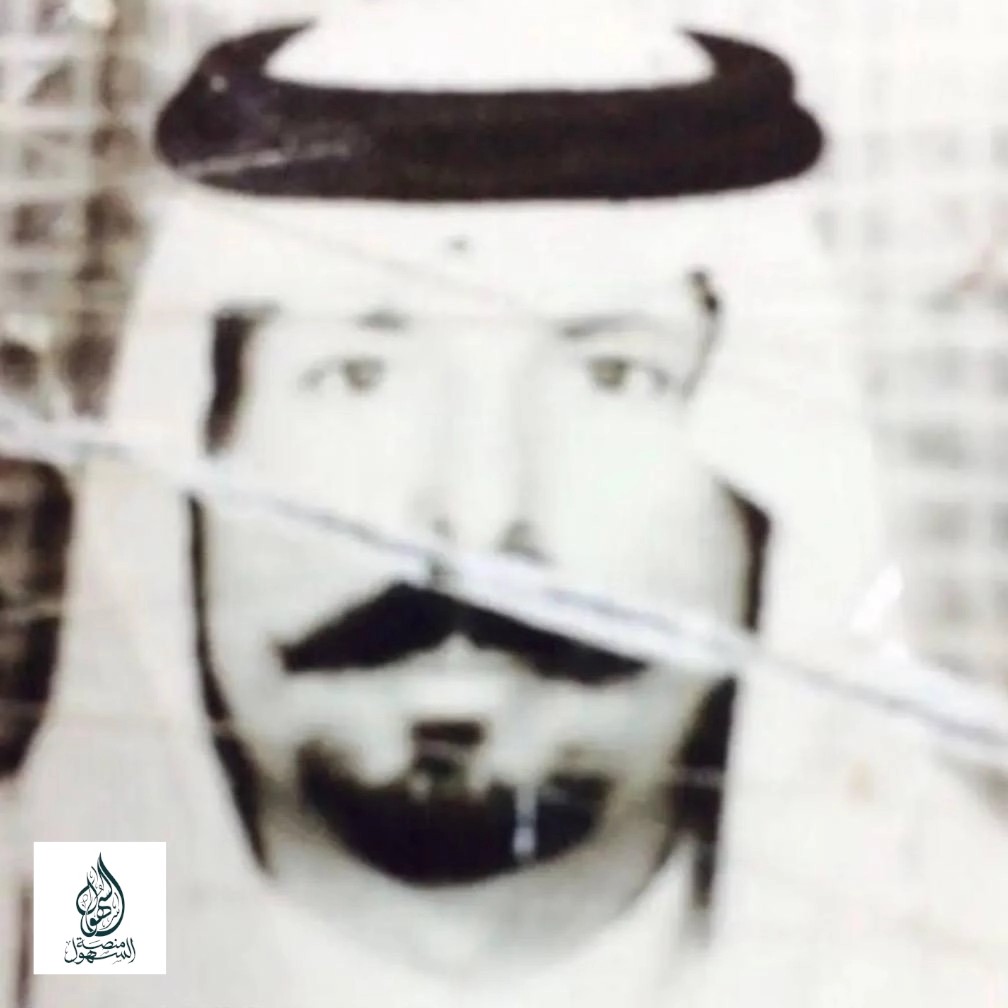 صورة للشيخ قاسي بن محمد حفيظ البرازي السهلي رحمه الله، الذي اشتهر بكرمه وطيبته ورحمته ووقفاته المشهودة مع الأقارب والأصدقاء، وقد ذُكر في قصيدة للشاعر عبدالله بن نقاء العتيبي، حيث قال: